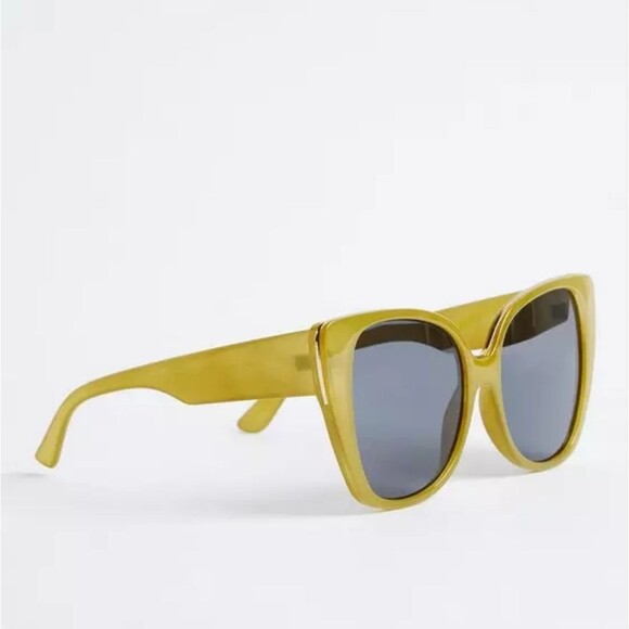 2/$25 🚨Torrid Womens NWT Classic Cateye Sunglasses Olive Green with Smoke Lens - Picture 2 of 7